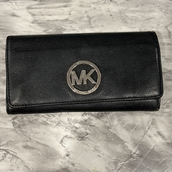 Michael Kors wallet - Picture 1 of 3